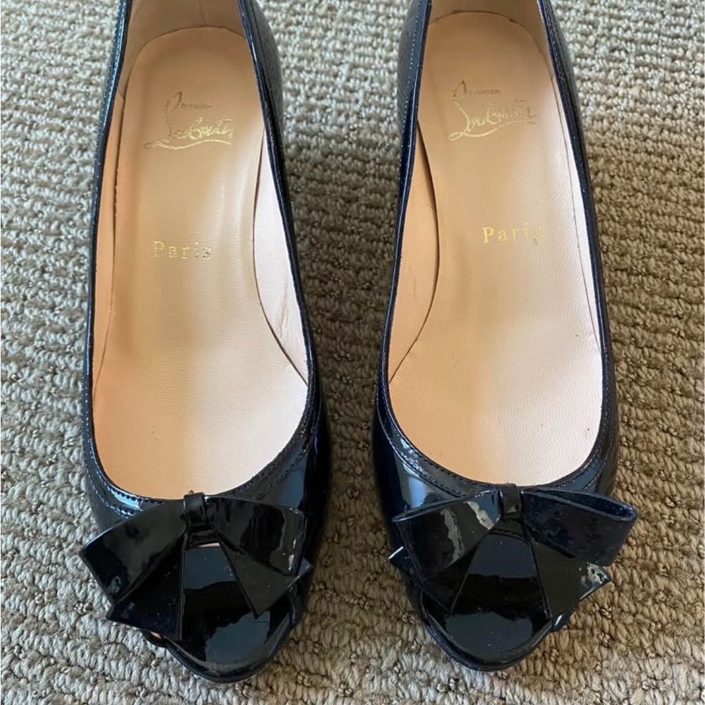 Christian Louboutin Black Patent Leather Heels with Red Sole - Picture 2 of 6